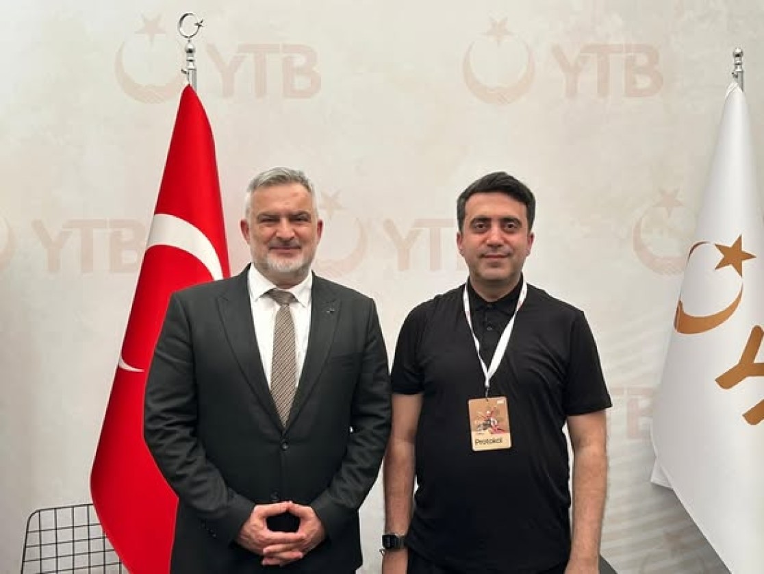 Belediye Başkanımız Semih Tepebaşı ve AK Parti Niksar Gençlik Kolları Başkanımız Burak Korkmaz, 8. Etnospor Kültür Festivali kapsamında Yurtdışı Türkler ve Akraba Toplulukları (YTB) Başkanı Abdulhadi Turus’u standlarında ziyaret etti