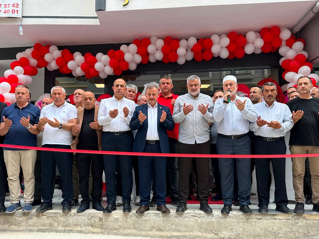 Belediye Başkanımız Sayın Semih Tepebaşı, Bengiler Mahallesi’nde hizmete açılan BayŞah Home isimli iş yerinin açılış programına katıldı