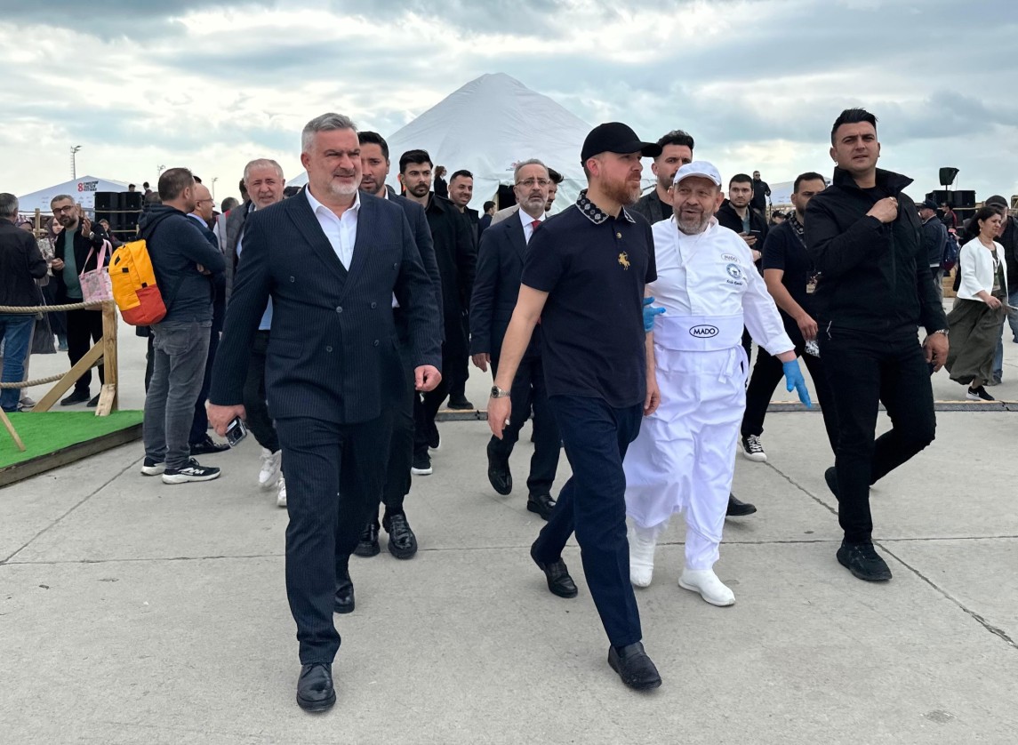 Belediye Başkanımız Semih Tepebaşı, Dünya Etnospor Birliği Başkanı Sayın Bilal Erdoğan ile birlikte 8. Etnospor Kültür Festivali alanını gezerek etkinlik alanlarında incelemelerde bulundu