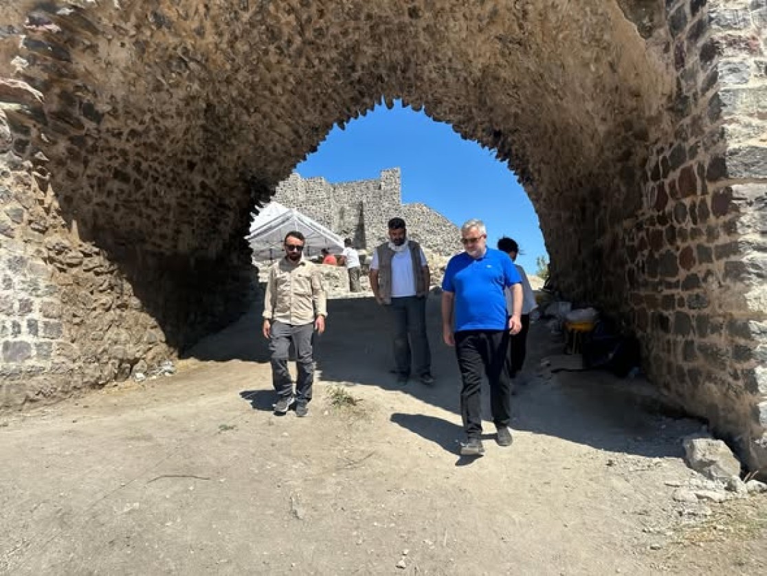 Belediye Başkanımız Semih Tepebaşı, Niksar Kalesi’nde Kültür ve Turizm Bakanlığı koordinesinde, Ondokuz Mayıs Üniversitesi tarafından yürütülen arkeolojik kazı çalışmalarını ziyaret etti.
