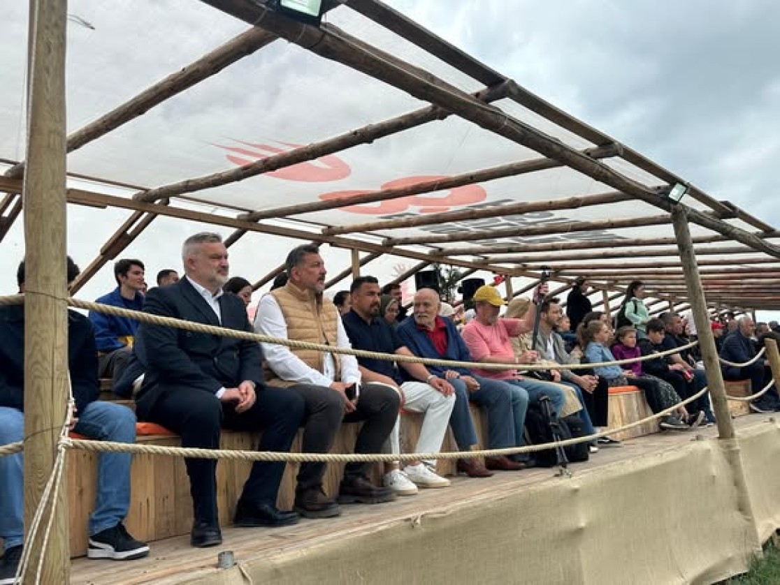 Belediye Başkanımız Semih Tepebaşı ve AK Parti Niksar Gençlik Kolları Başkanımız Burak Korkmaz, 8. Etnospor Kültür Festivali kapsamında düzenlenen güreş müsabakalarını takip etti