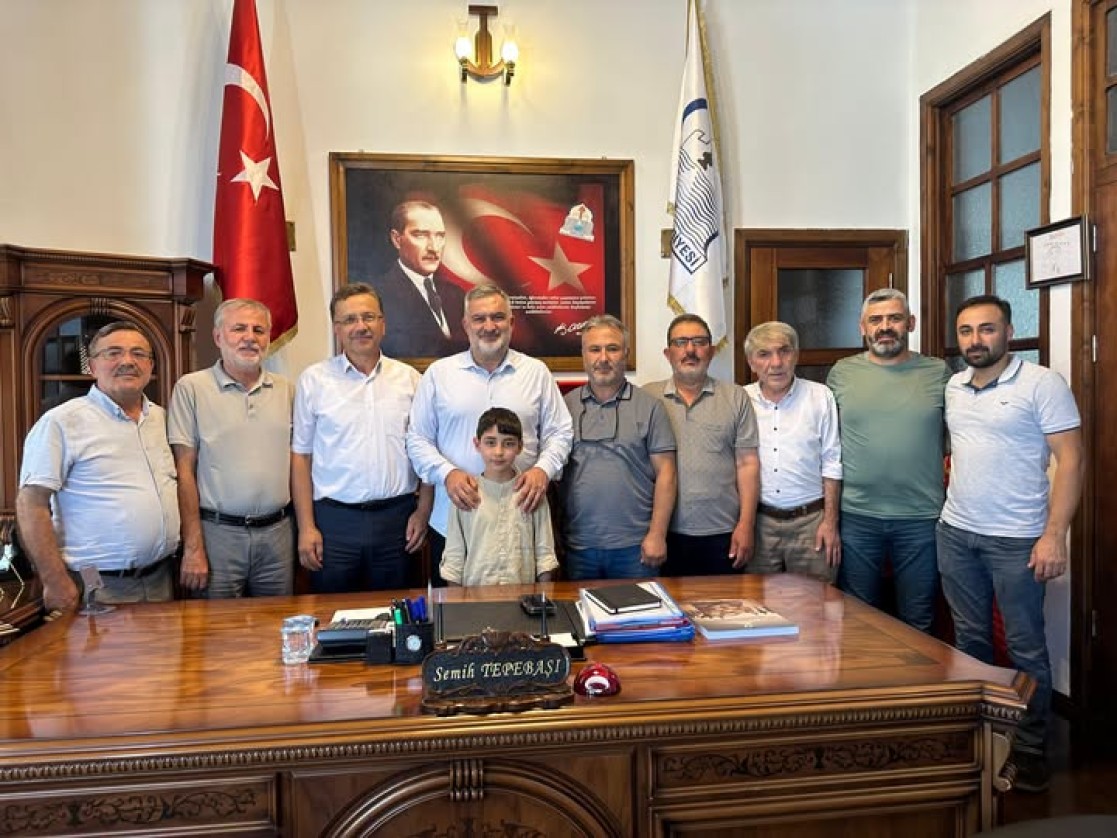 NİM-DER Yönetim Kurulu Başkanı Celal Şahin ve Yönetim Kurulu Üyeleri, Belediye Başkanımız Semih Tepebaşı’nı makamında ziyaret etti