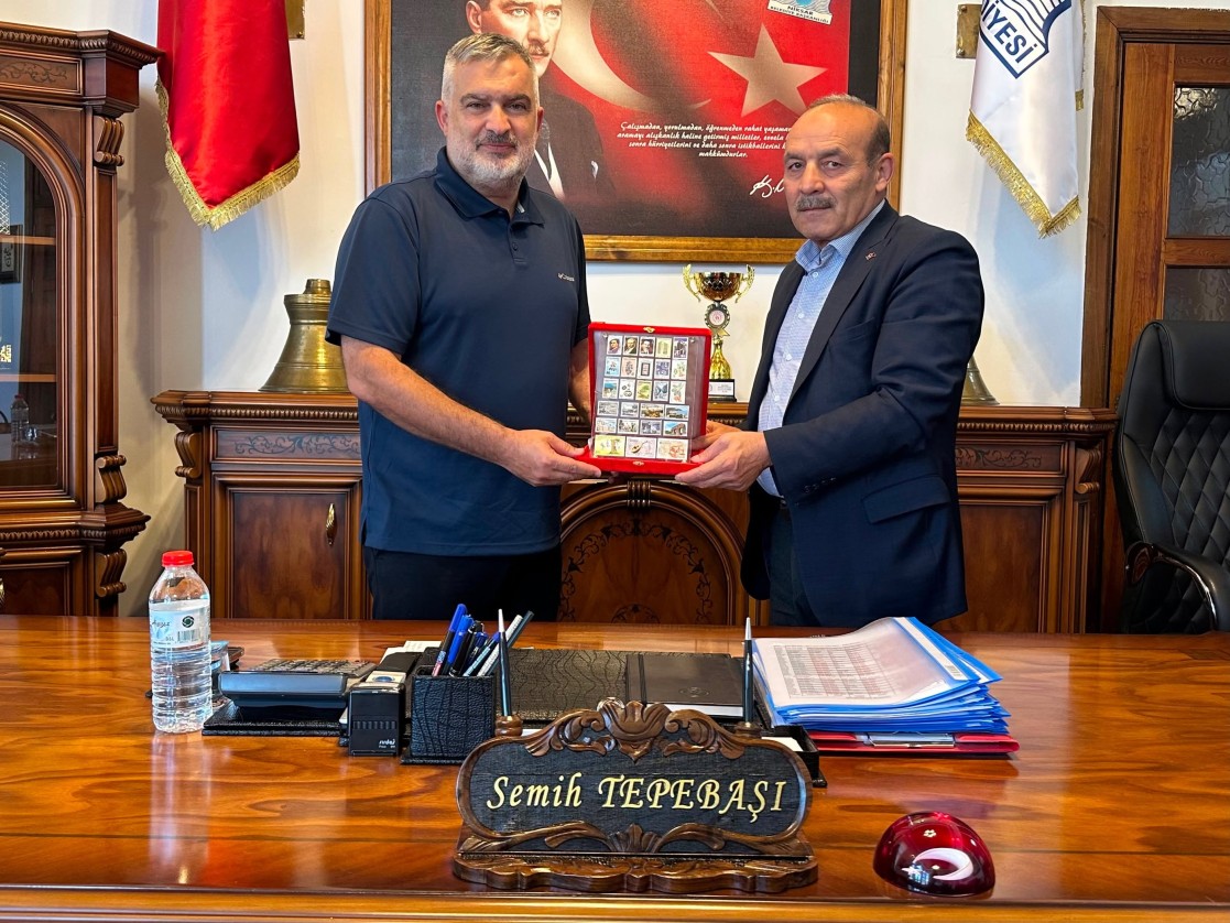 PTT Bölge Müdürü Musa Yıldız, görev süresini tamamlayan PTT Müdürü Cemalettin Karakoç ve göreve yeni başlayan PTT Müdürü Arzu Avcı, Belediye Başkanımız Sayın Semih Tepebaşı’nı ziyaret etti