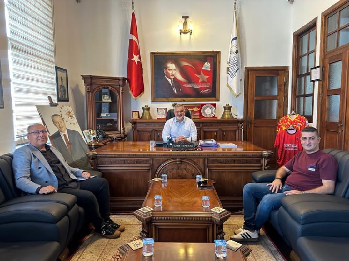 Türkiye İş Bankası Niksar Şubesi’nde yeni görevine başlayan Şube Müdürü Necati Süplül ve şube personeli Şahin Yeşilova, Belediye Başkanımız Semih Tepebaşı’nı makamında ziyaret etti